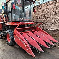 巨明4YZP-4M型自走式玉米收获机