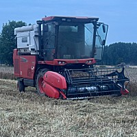 久保田PRO1108全喂入轮式收割机